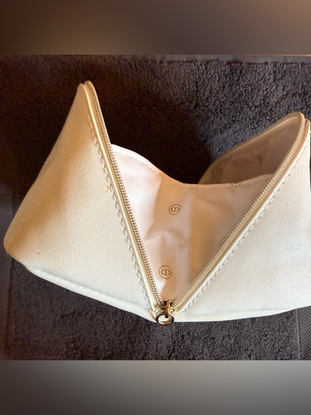Christian Dior cosmetic case with Gold Logo Detail - Picture 6 of 8